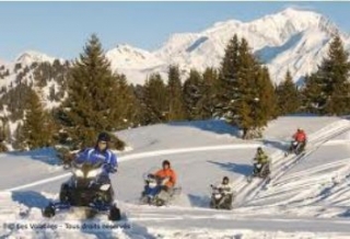 Randonnee en motoneige dans la Haute Savoie